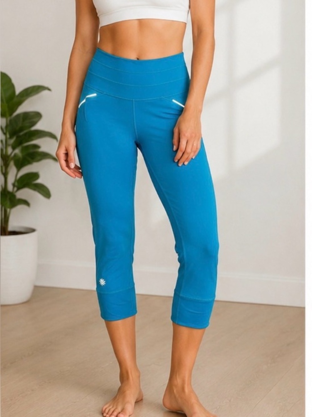 Athleta Bright Blue Capri Crop Leggings Reflective Pockets Women’s Size S